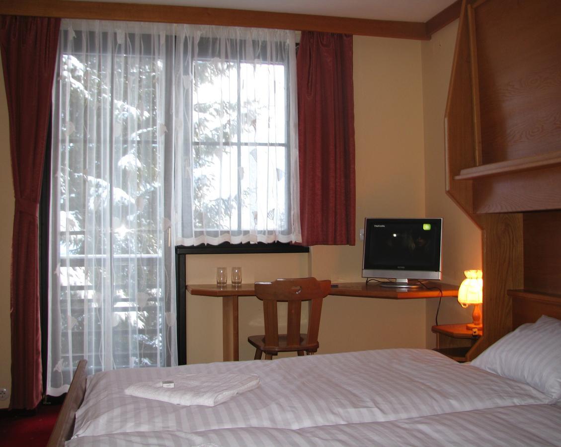 Hotel Alpinum Treffen Exterior foto